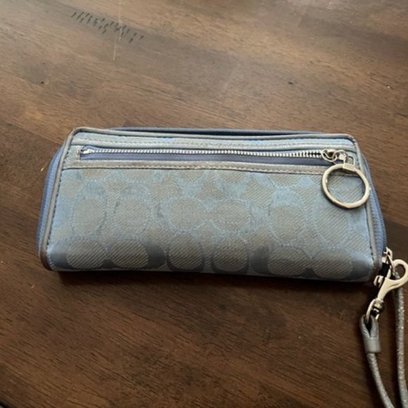 Blue Coach large zipper close wallet with detachable wrist strap - Picture 2 of 6